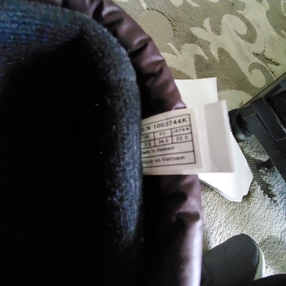 UGG thinsulate waterproof boots - Picture 5 of 9